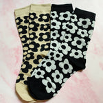 Modern Daisy Socks Set