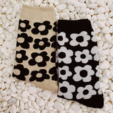 Modern Daisy Socks Set